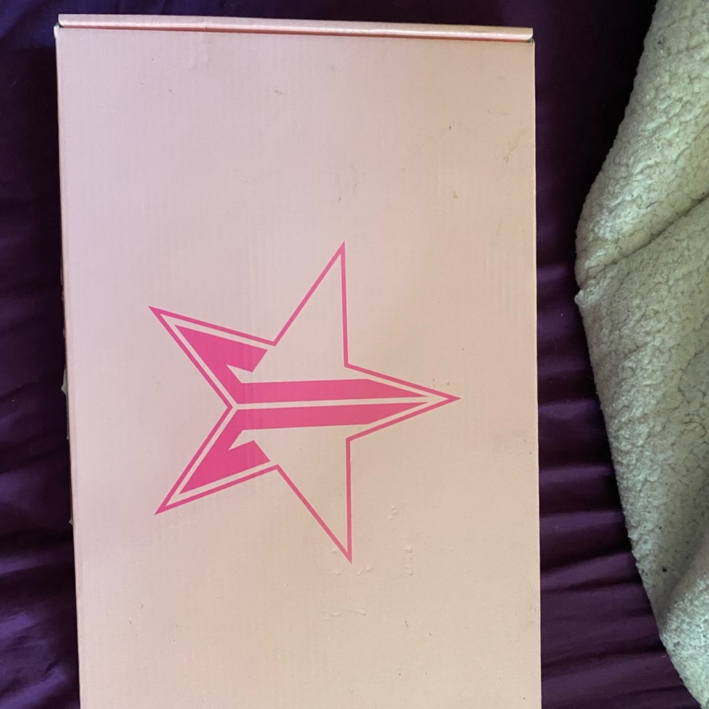 Jeffree Star Black mirror